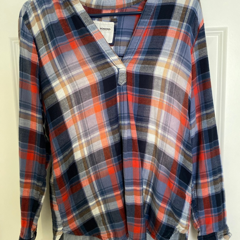 Eddie Bauer soft plaid v neck!